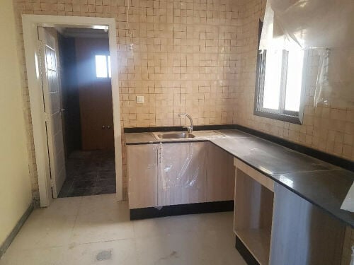 للبيع عماره ف الوكره مؤجرة اسكان 