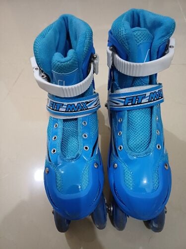Skating shoes