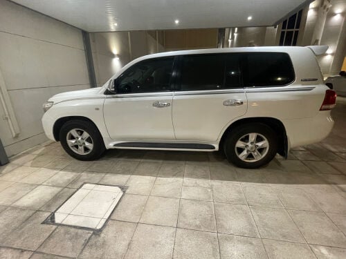 بدون اسم