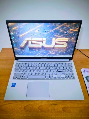 ASUS Core 7 16GB 512GB 15.6" FHD