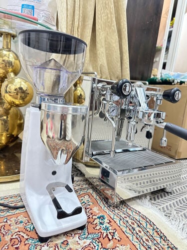 مكينة قهوة وطحنة 