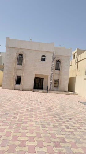 للايجار فيلا في معيذر. 