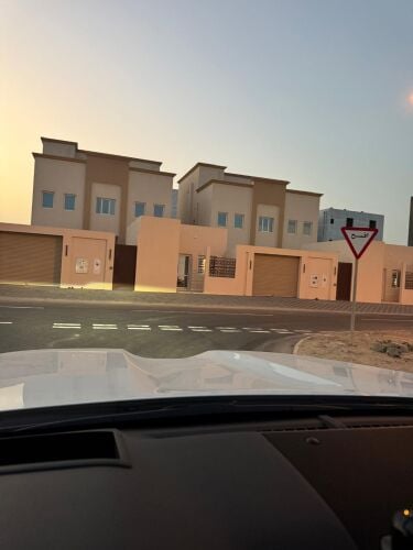 للبيع او الاجار فيلا في الذخيره