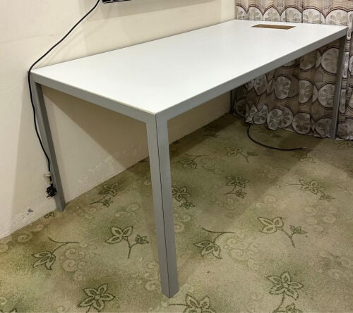 white desk modern 