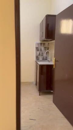 للإيجار غرفتين و صالة المطار شامل