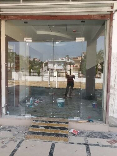 تركيب زجاج وأعمال ألمنيوم إلخ.