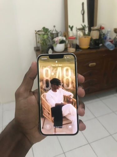 Iphone 13 clean peace and good con