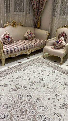 كنب وكراسي وطاولات وستائر وسجاد 