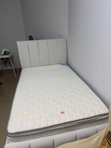 سرير ومرتبه 