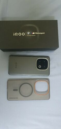 iQOO 13 16/512GB FOR SALE