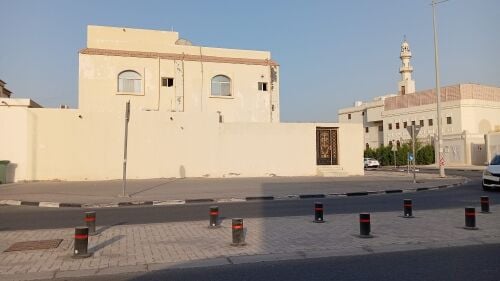 للبيع فيلا خدمية مدينه خليفة