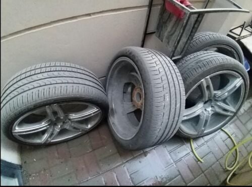 Alloy Rims with tyres
