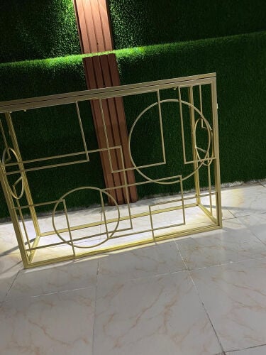 Tables and plates with colour gold