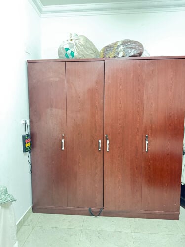 4 door cupboard 