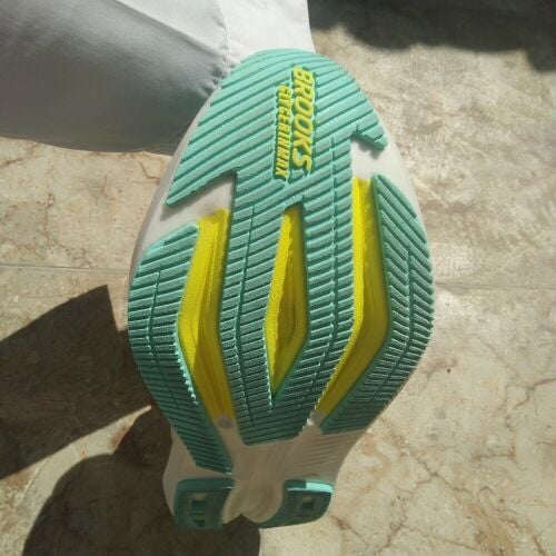 brooks shoes size 42