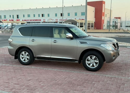 Nissan Patrol SE model 2012