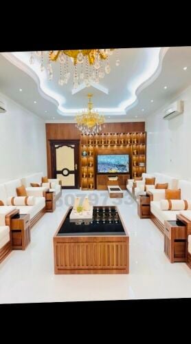 خدمة تنجيد الأرضيات الخشبية.
