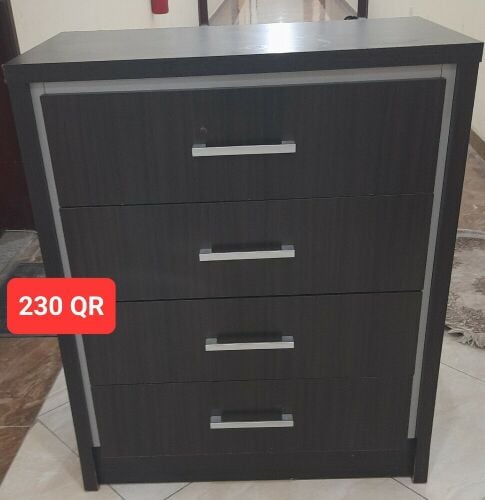 CHEST OF DRAWERS, CARPET, TEA TABLE