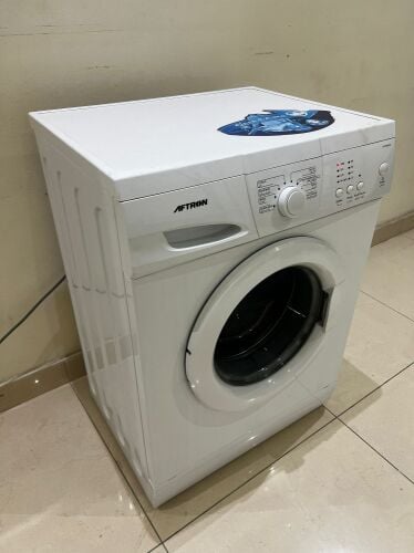 غسالة ملابس من ماركة أفترون