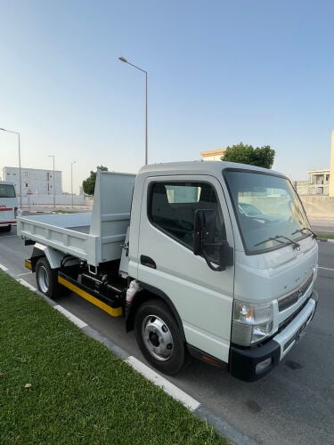 Mitsubishi fuso dump truck