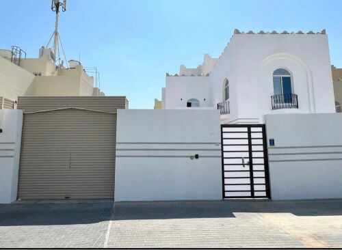 للبيع فيلا نظيفة جداً في الوكير 