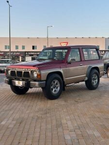 نيسان باب ذهبي وعنابي 1991