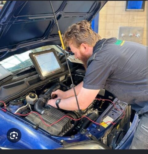 Car electrician / outfitter