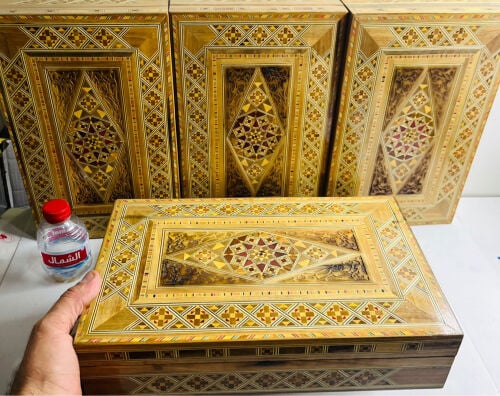 عدد ( 5 ) حبات صنادق