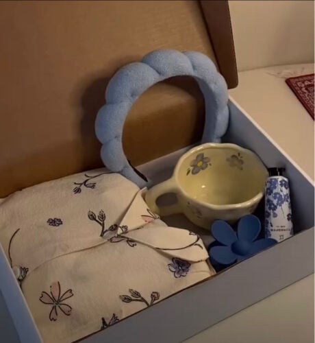     Gift Box