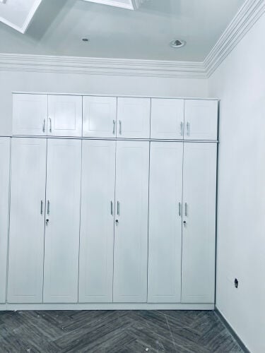 جميع قطع الأثاث المعروضة للبيع