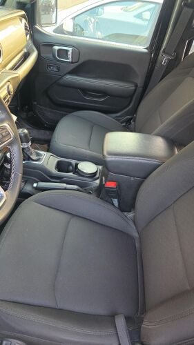 Jeep Wrangler Sahara 2023