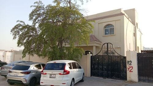 للبيع فيلا بمدينة خليفة زاوية سكة