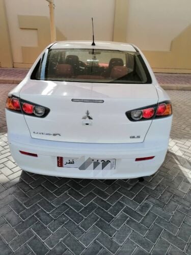سيارة بحالة ممتازة ما تشكي من شيء محركات وكالة  صبغ وكالة ثلاثة حادث بسيط الصبغ