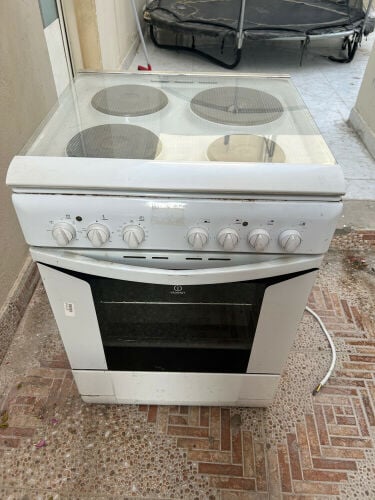 فرن كهرباء جديد إستعمال شهرين فقط