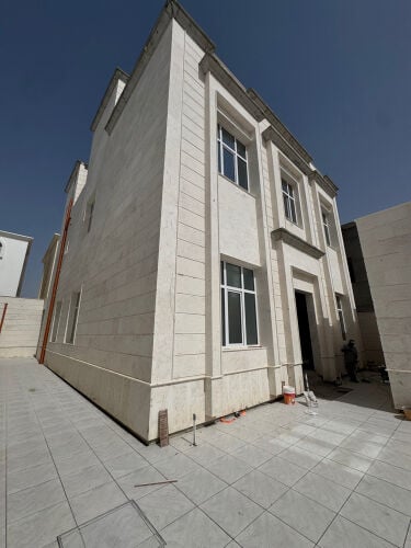 للبيع فيلا جديدة مودرن في معيذر