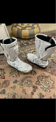 Safety shoes