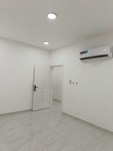 للايجار بالريان غرفتين وصاله و ٢ح