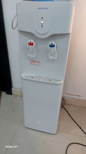 مبرد مياه .بارد ساخن.