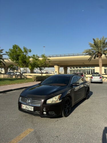 nissan maxima 2010