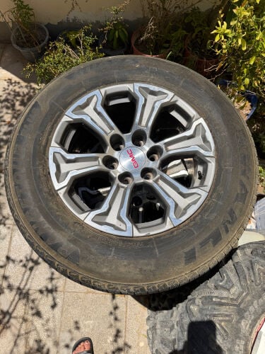 Selling a complete set of 4 original GMC Sierra 1500 alloy wheels.