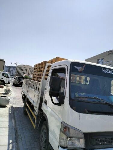 سيارةكبيرة لنقل الاغراض والعفش