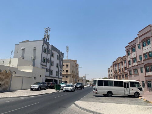 عمارة في المطار
