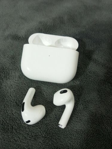Apple AirPods (3rd Generation)