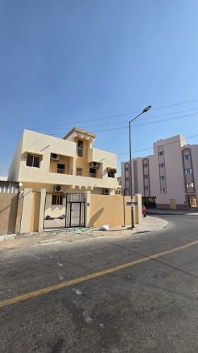 للبيع عماره بالمطار
