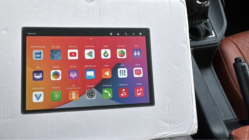 Urgent sale 13inch car display screen 4/64gb