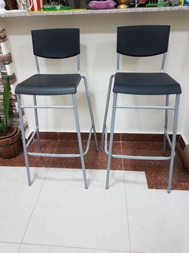 Like new high dining chair
