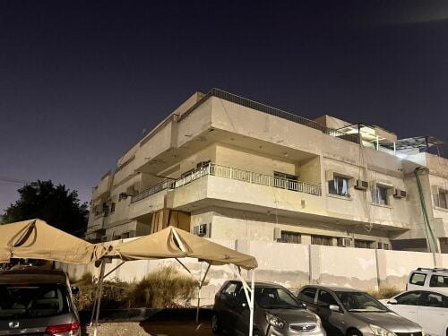 عمارة مؤجرة للبيع بمدخول طيب