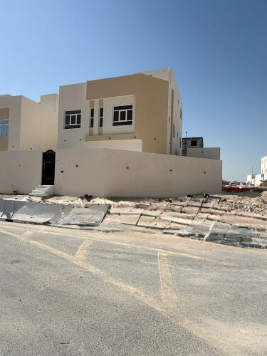 للبيع فيلا بسعر حلو في الخور 