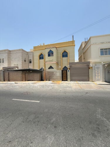 للبيع فيلا استشماريه بمعيذر
