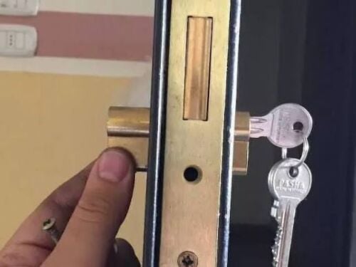 نجار ابواب واقفال فتح الباب المغل